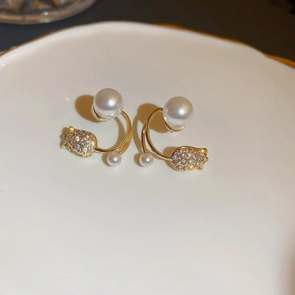 Pearl Zircon Korean Flower Earrings – Elegant Floral Design