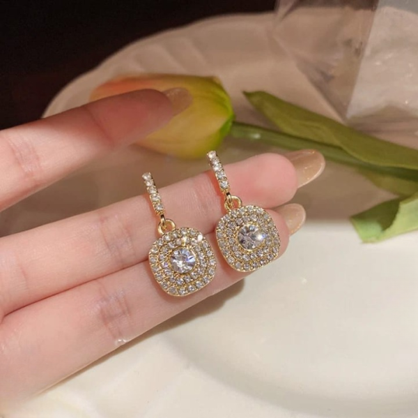 Crystal Dangle Earrings – Sparkling Jewelry for Girls