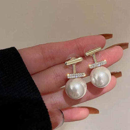 Elegant Pearl Drop Earrings – Stylish Dangle Design