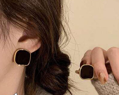 French Square Metallic Earrings – Vintage Geometric Studs