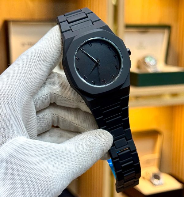 Arabic Aura Quartz Watch – Full Black, Stylish & Lightweight