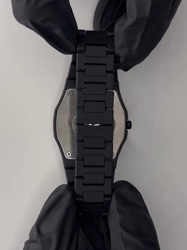 Arabic Aura Quartz Watch – Full Black, Stylish & Lightweight