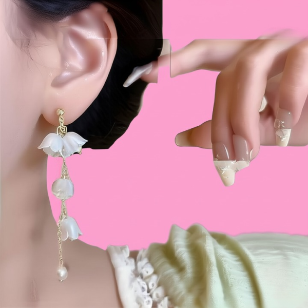Pearl Korean Flower Earrings – Elegant White Floral Design