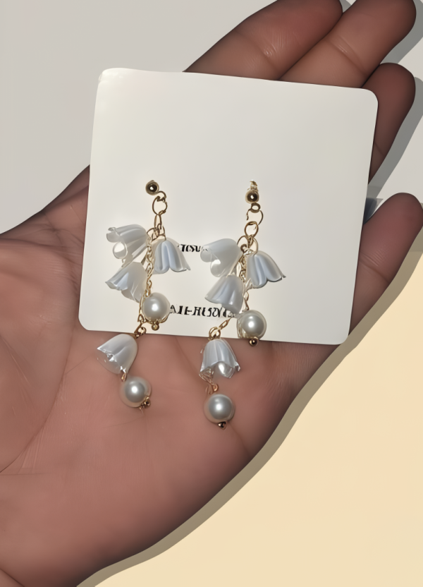 Pearl Korean Flower Earrings – Elegant White Floral Design